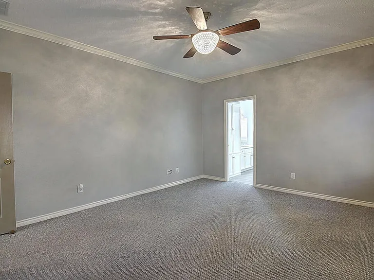 7642 Dallas St — Photo 29