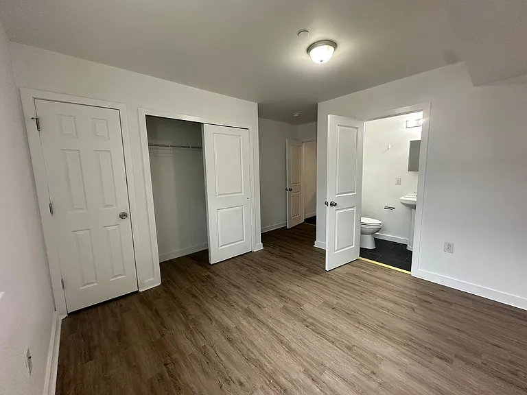 1515 W Seybert St — Photo 1