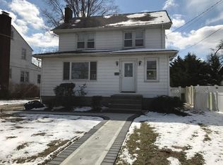 676 Lakeside Dr, Baldwin, NY 11510