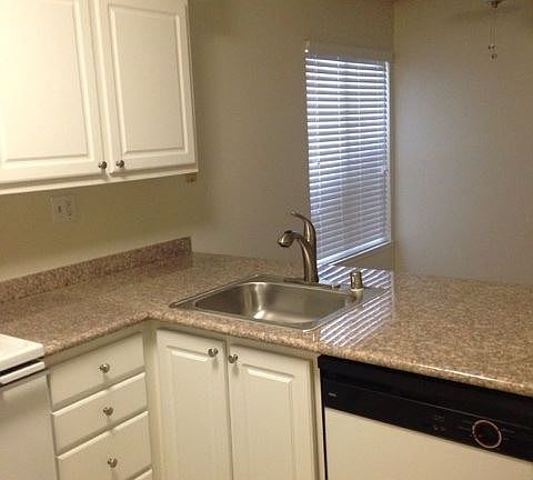 5th image of 1619 G St APT 05