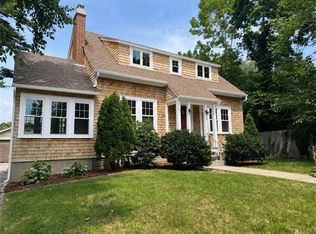 25 Kneeland St, Cranston, RI 02905