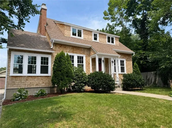 25 Kneeland St, Cranston, RI 02905