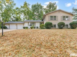 852 Oxford Dr, Chatham, IL 62629