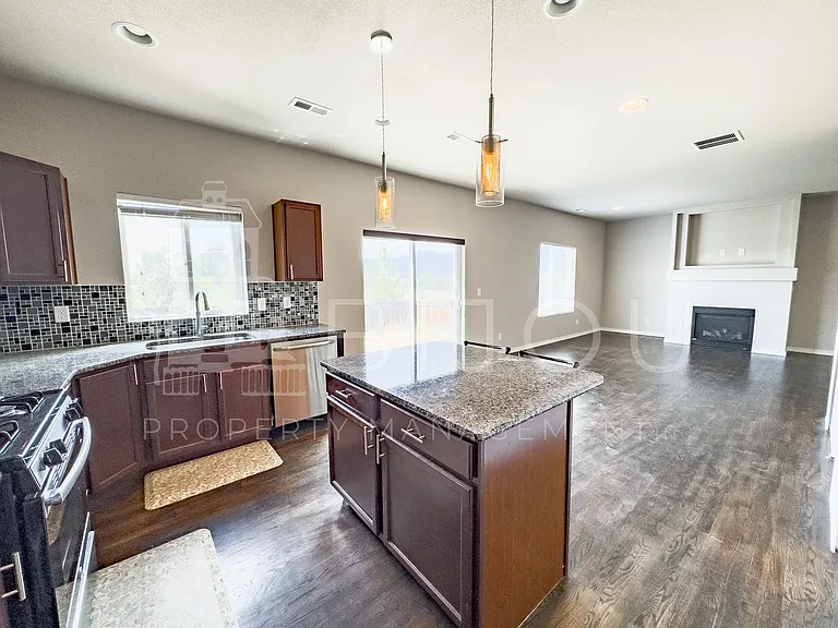 3760 Scott Ln — Photo 8