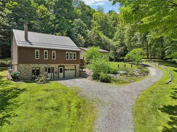 447 Creek Rd, Fredonia, PA 16124