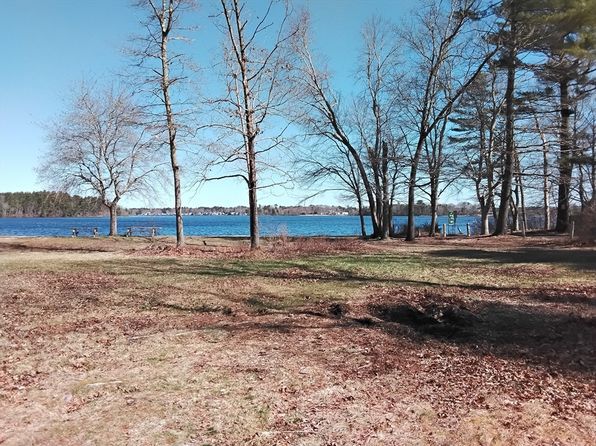 9 11th Ave, Halifax, MA 02338