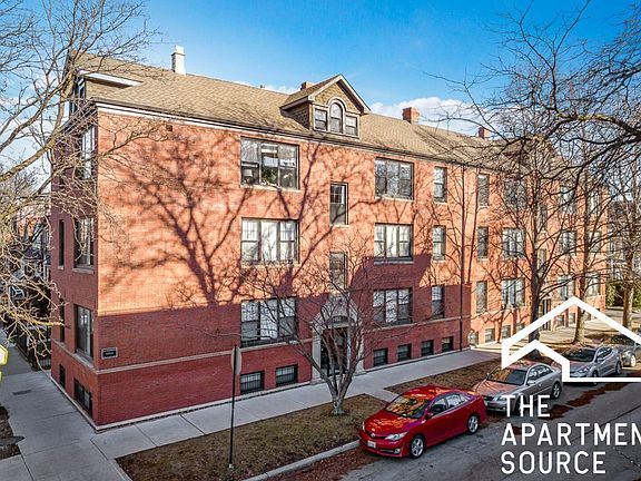 4th image of 1942 W Nelson St #1E