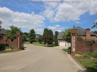 3032 Cliffside Rd, Hurricane, WV 25526