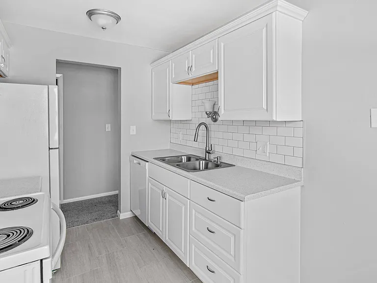 1086 York Ave #1 — Photo 12