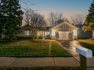 981 Pear Tree Ln, Wheeling, IL 60090