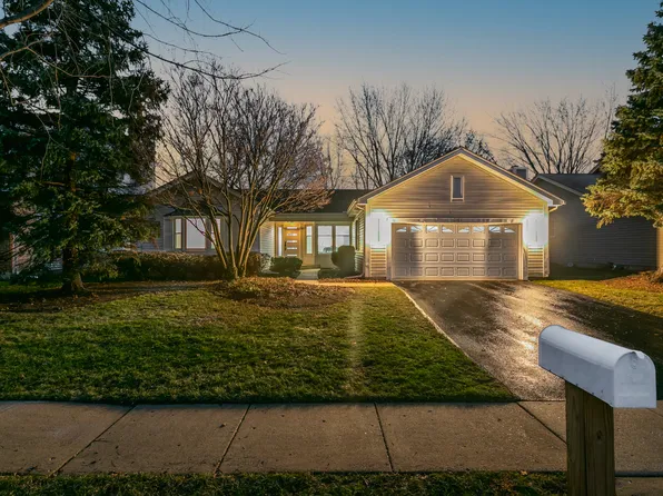 981 Pear Tree Ln, Wheeling, IL 60090