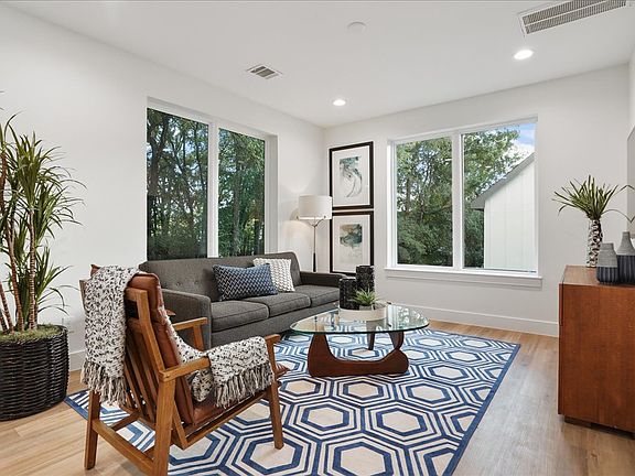 4th image of 1601 Greenwood Ave