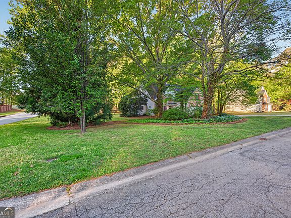 4th image of 4035 Lakeside Blvd