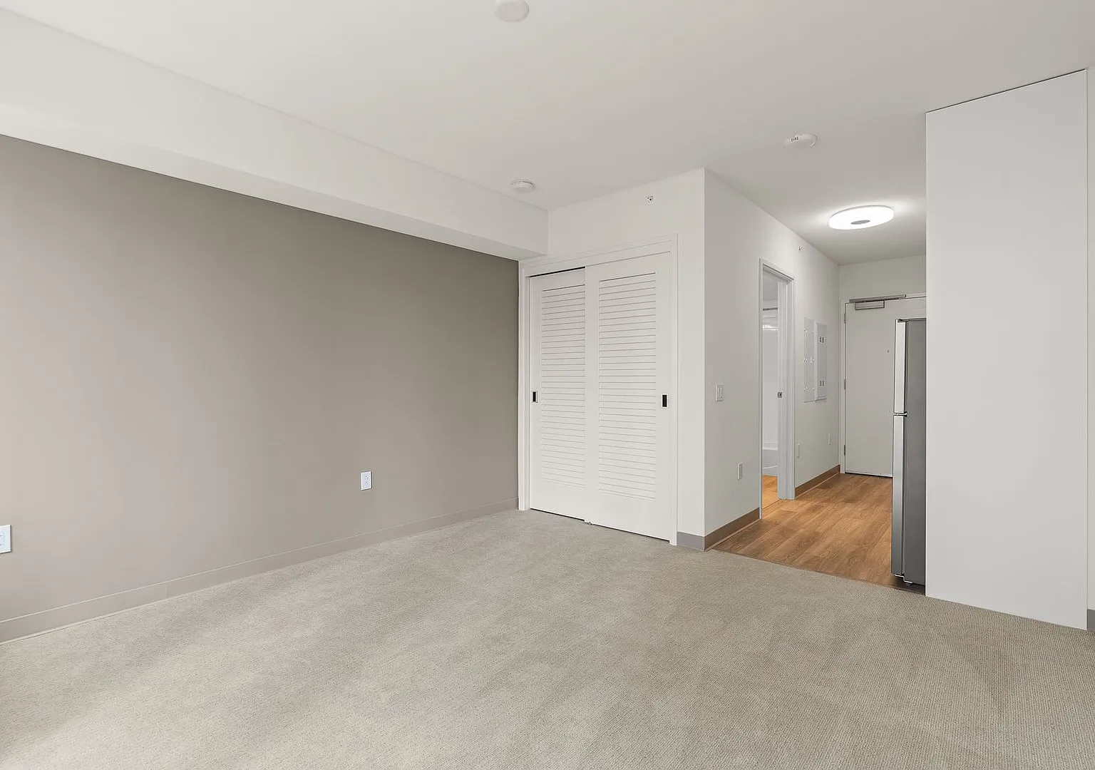 Modern Studio at The Flats at Sky Ala Moana East — Photo 1