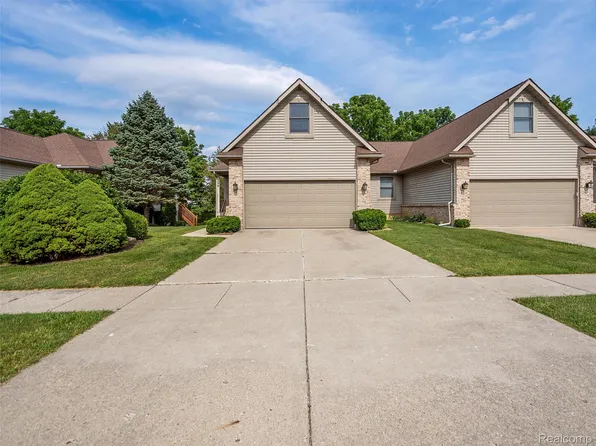 299 Creekwood Cir, Linden, MI 48451