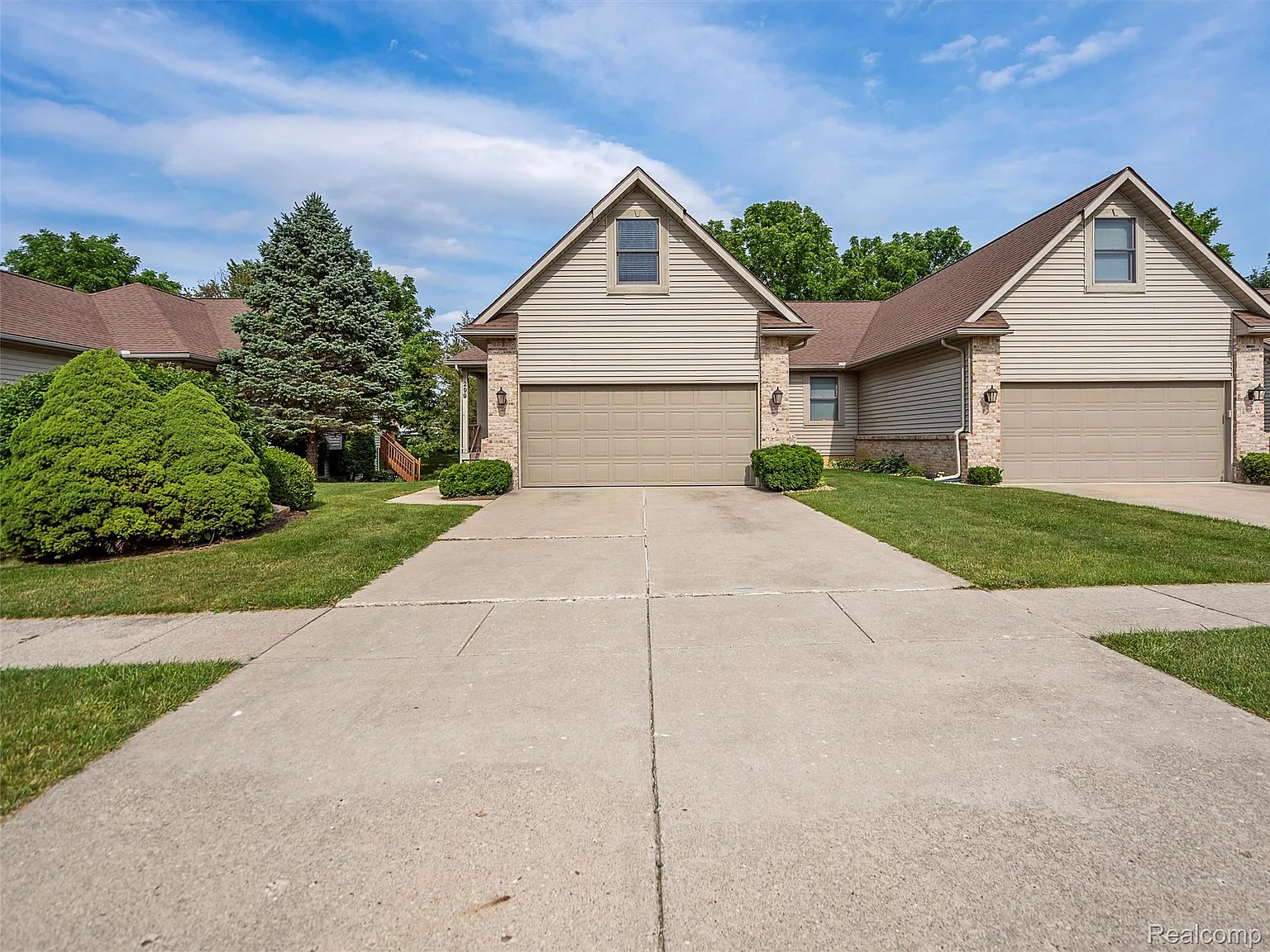 299 Creekwood Cir photo 1