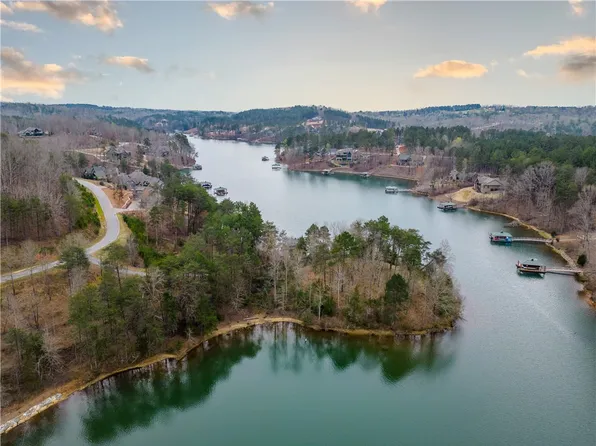 146 Island Water Dr, Six Mile, SC 29682