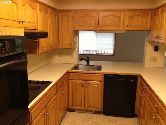 3rd image of 431 SE 24th Ave