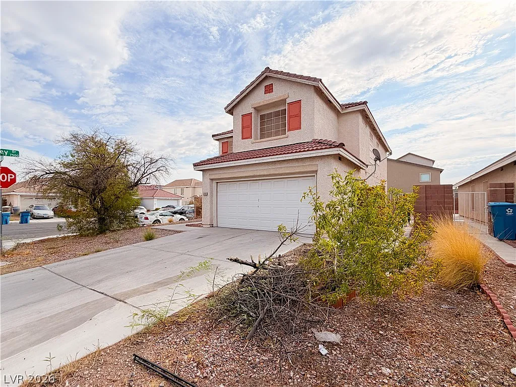 4 bed, 2.5 bath, 2068 sqft, $2,200 — Photo 2