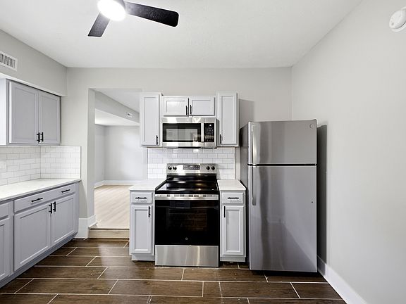 2nd image of 617-619 E 4th St #617