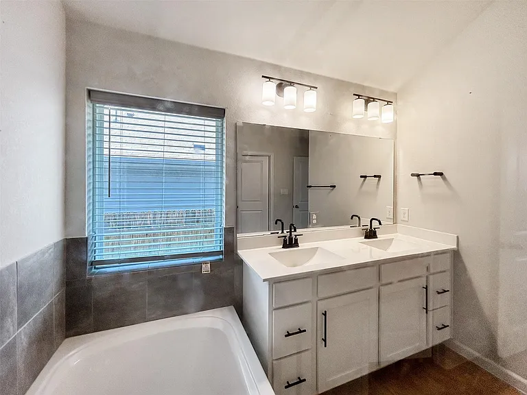558 Bridgestone Way — Photo 20