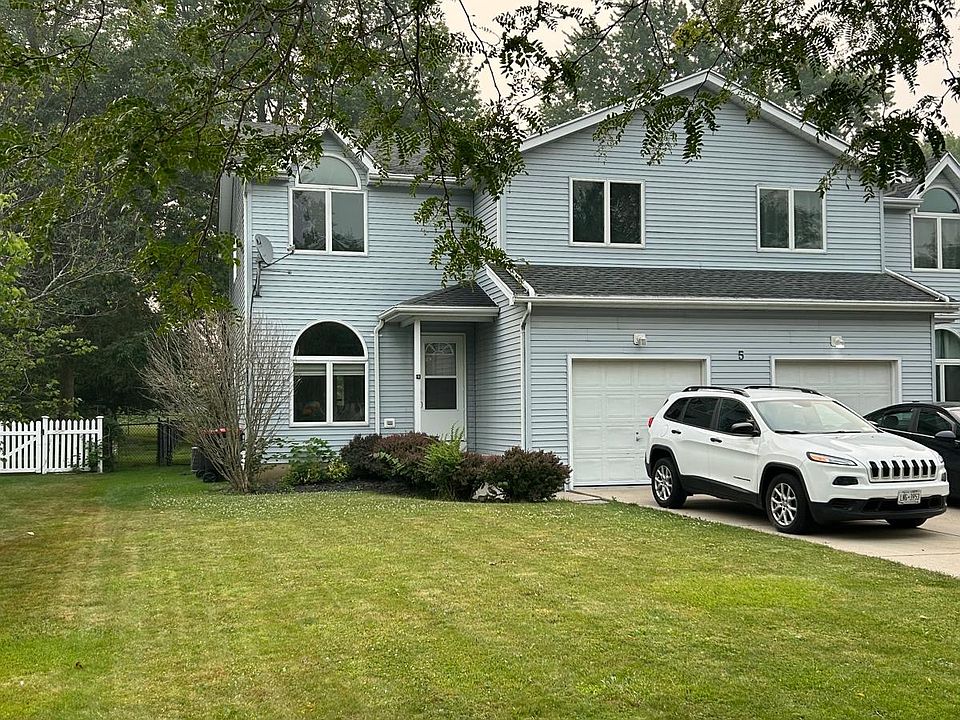 1st image of 5 Montauk Ln #L
