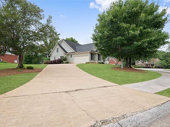 2nd image of 2704 Lost Lakes Dr