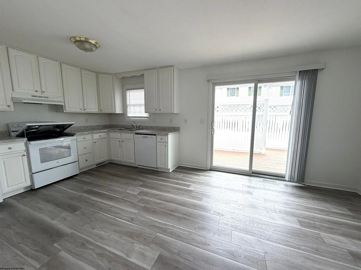3 bed, 2.5 bath, $1,650 — Photo 3