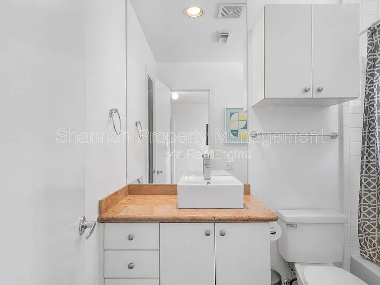 906 Andrews St — Photo 8