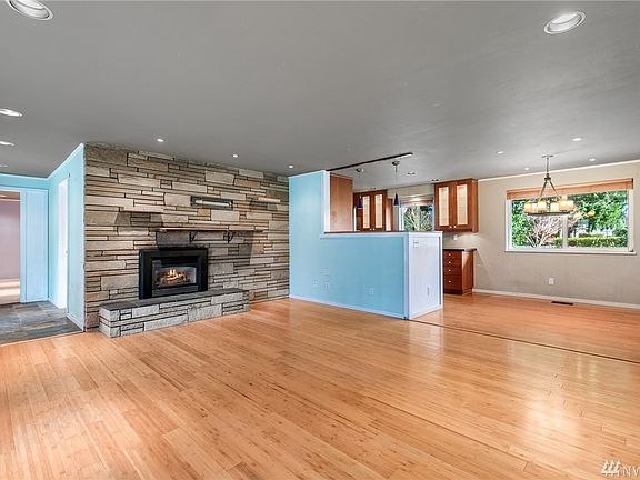 5th image of 14820 25th Avenue Ct E