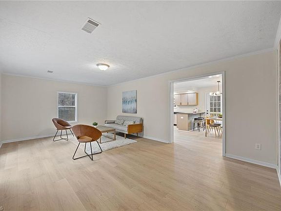 5th image of 258 Beaver Falls Dr