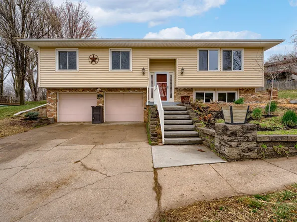 109 Redbud Ln, Council Bluffs, IA 51503