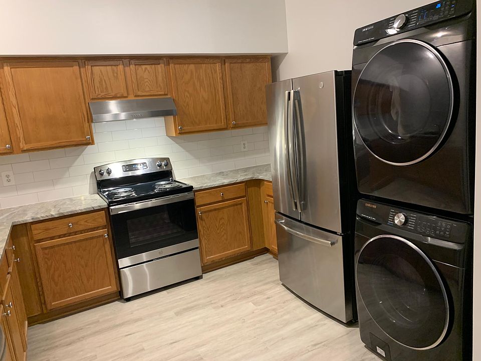 Brand new updated kitchen with washer/dryer in unit