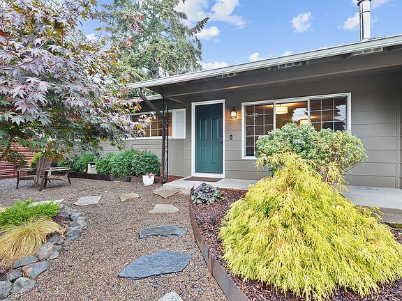 3rd image of 11945 SW Summer Crest Dr