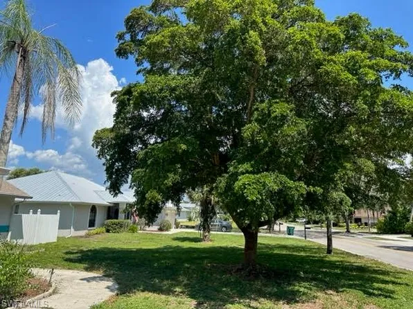 2285 River Reach DR, NAPLES, FL 34104