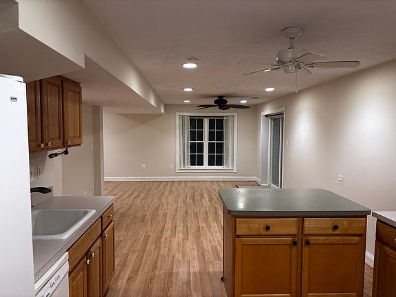 3rd image of 109 Discovery Ct