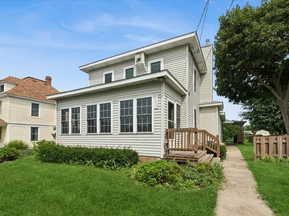 10808 N Woodstock St, Huntley, IL 60142
