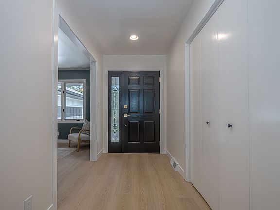 3rd image of 36 Winthrop New Rd