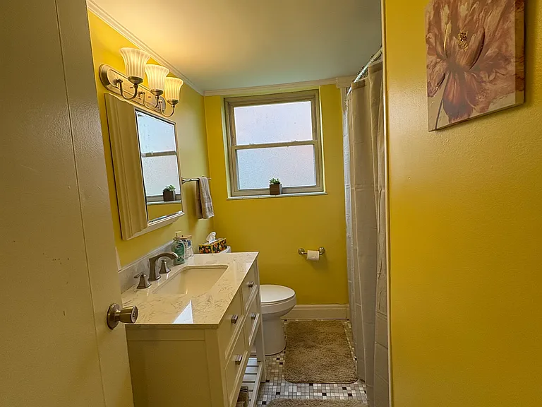 2213 & 2215 Washington St E #E — Photo 11