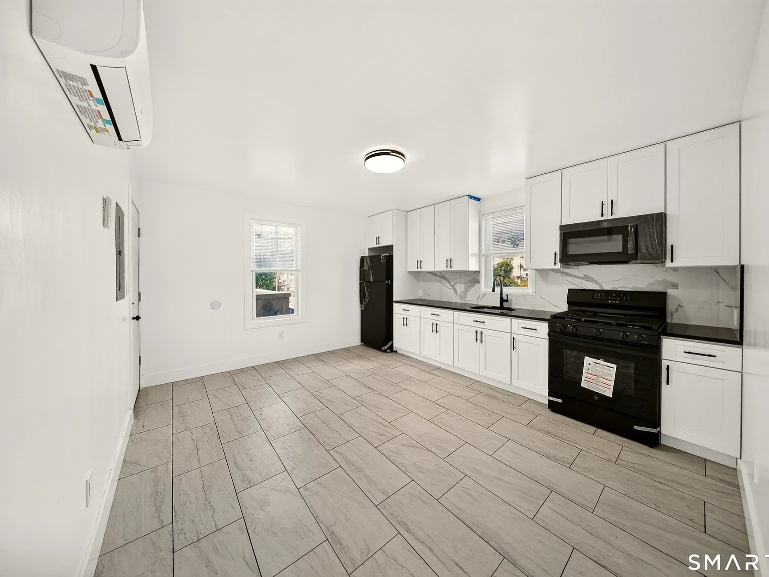 3 bed, 1.0 bath, 1170 sqft, $2,800 — Photo 1