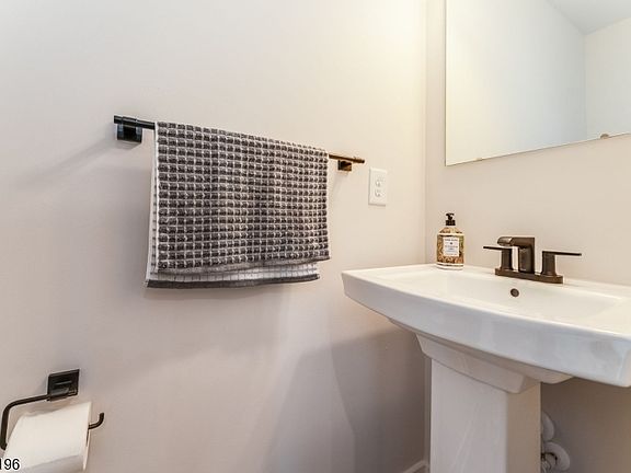 5th image of 114 Bergen St