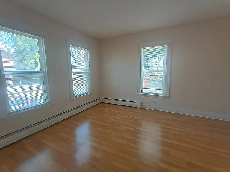 18 Myrick St — Photo 10