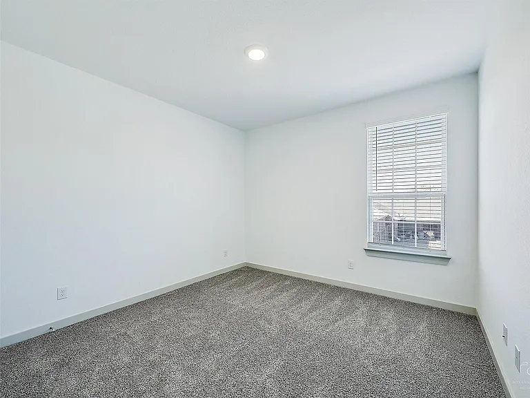 563 Eiseley Dr — Photo 16