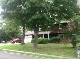 40 Malden Cir, Wheatley Heights, NY 11798