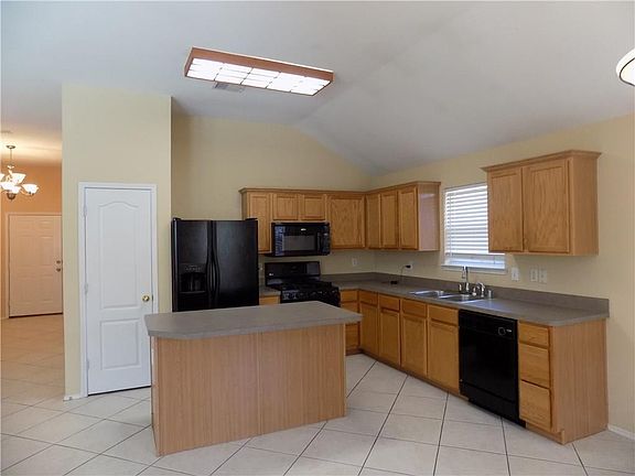 5th image of 1917 Livingston Ln