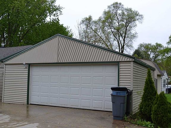 2nd image of 125 E Greenview Ave