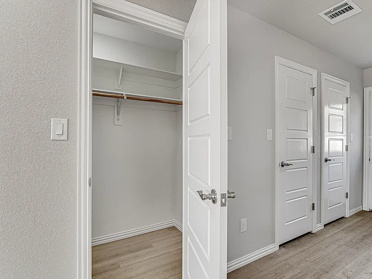 406 Grand Ave — Photo 28