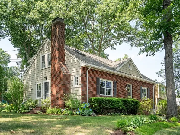 148 Cedar St, Lexington, MA 02421