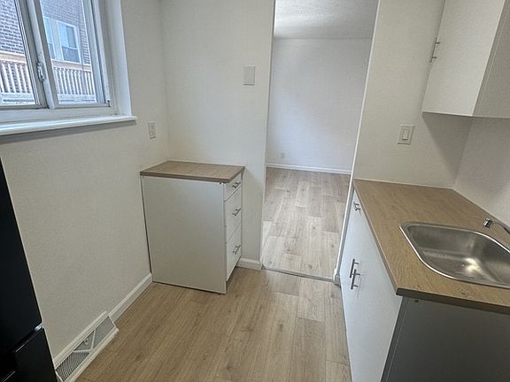 4th image of 17550 Lake Shore Blvd APT 5