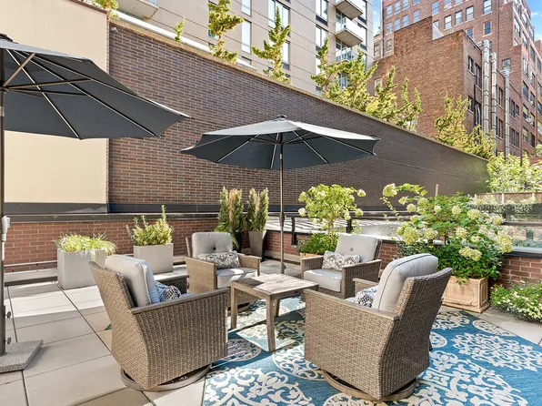 261 West 25th Street image 3 of 19